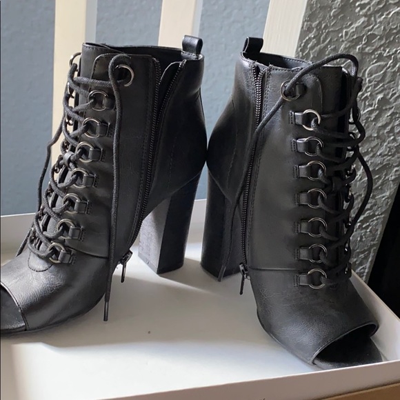 G by guess open toe booties - Picture 2 of 4